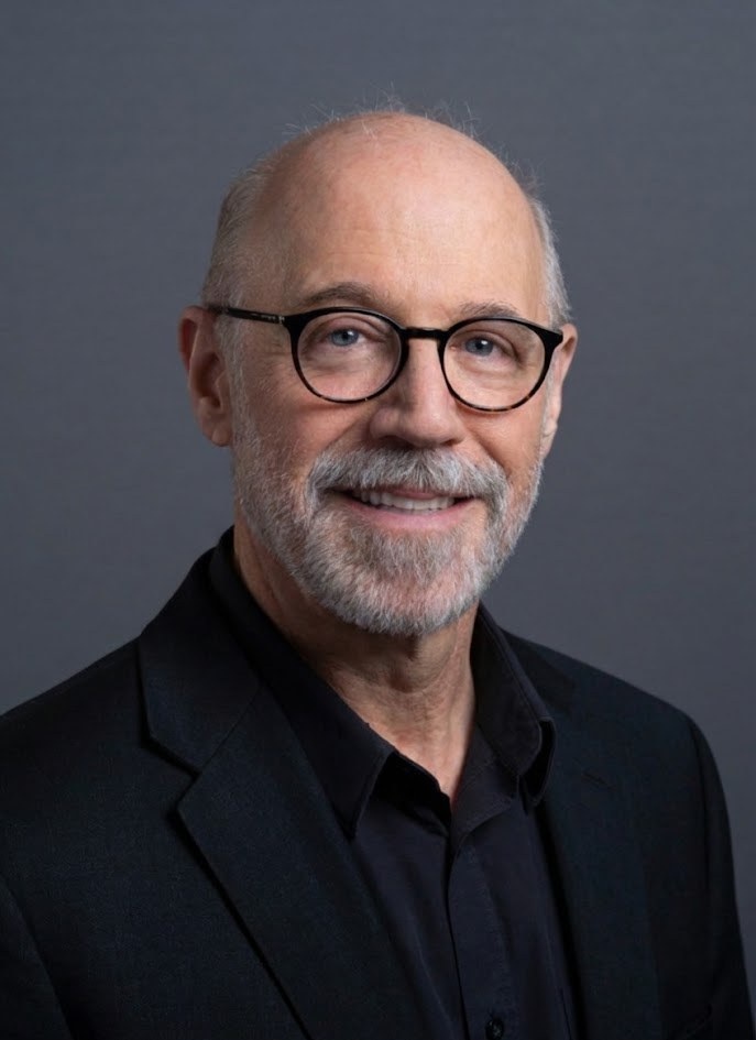 Portrait of Converging Arts founder Mark Avnet